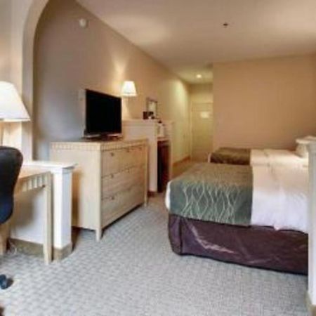 Baymont By Wyndham Laurel Hotel Екстериор снимка