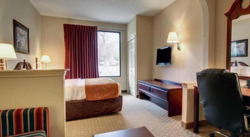 Baymont By Wyndham Laurel Hotel Екстериор снимка