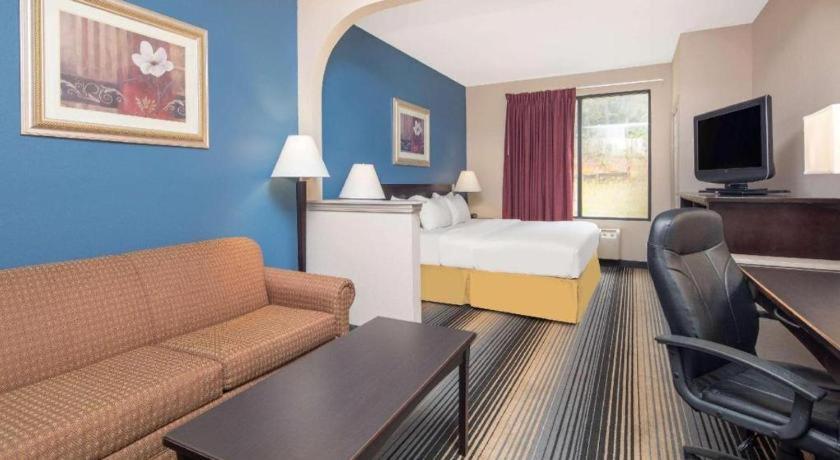 Baymont By Wyndham Laurel Hotel Екстериор снимка