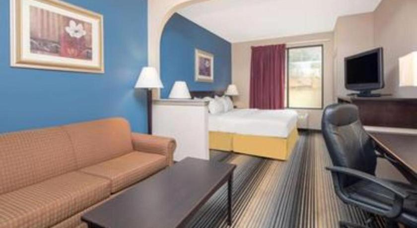 Baymont By Wyndham Laurel Hotel Екстериор снимка