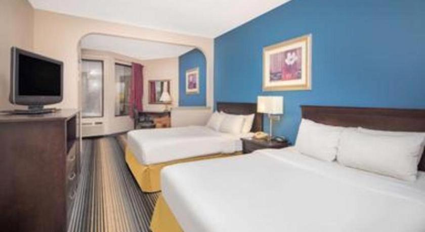 Baymont By Wyndham Laurel Hotel Екстериор снимка