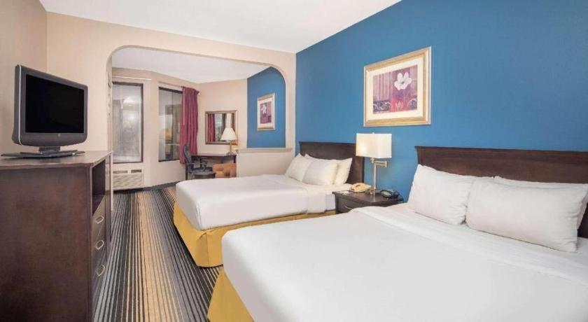 Baymont By Wyndham Laurel Hotel Екстериор снимка