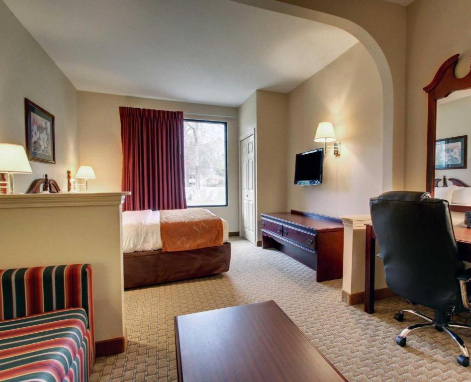 Baymont By Wyndham Laurel Hotel Екстериор снимка