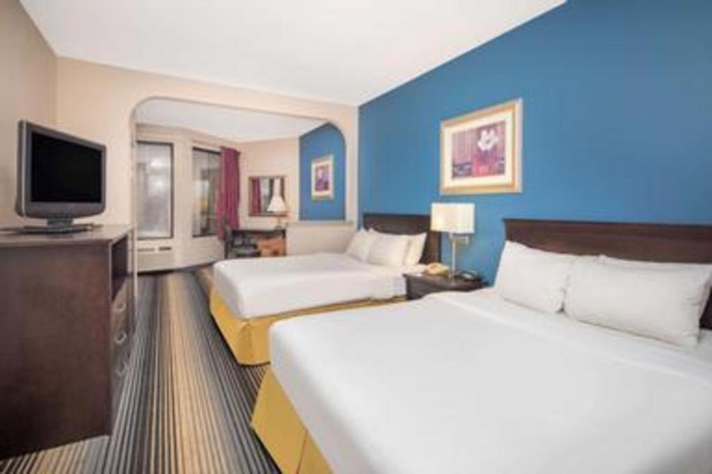 Baymont By Wyndham Laurel Hotel Екстериор снимка