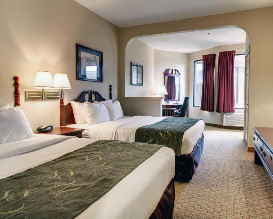 Baymont By Wyndham Laurel Hotel Екстериор снимка