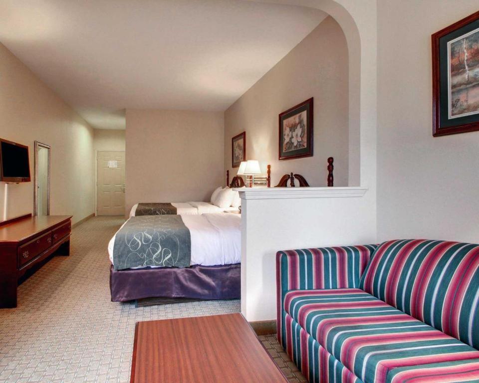 Baymont By Wyndham Laurel Hotel Екстериор снимка