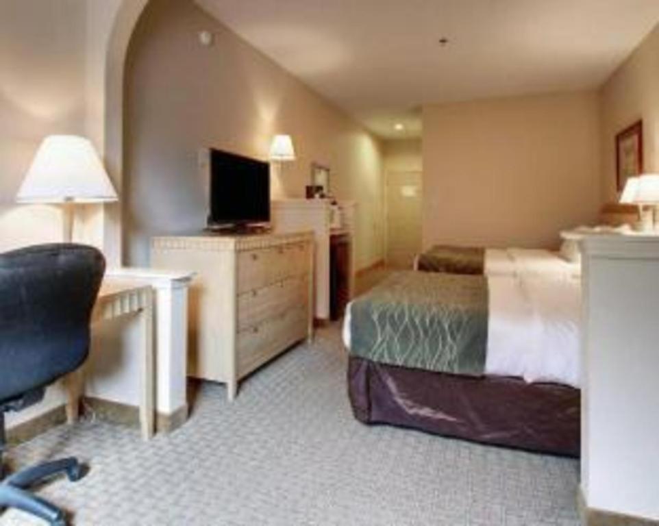 Baymont By Wyndham Laurel Hotel Екстериор снимка